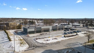 Plus de détails pour 2570 Middle, Bettendorf, IA - Commerce de détail à louer