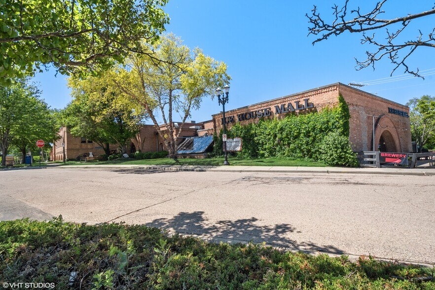 200 Applebee St, Barrington, IL à vendre - Photo du bâtiment - Image 3 de 13