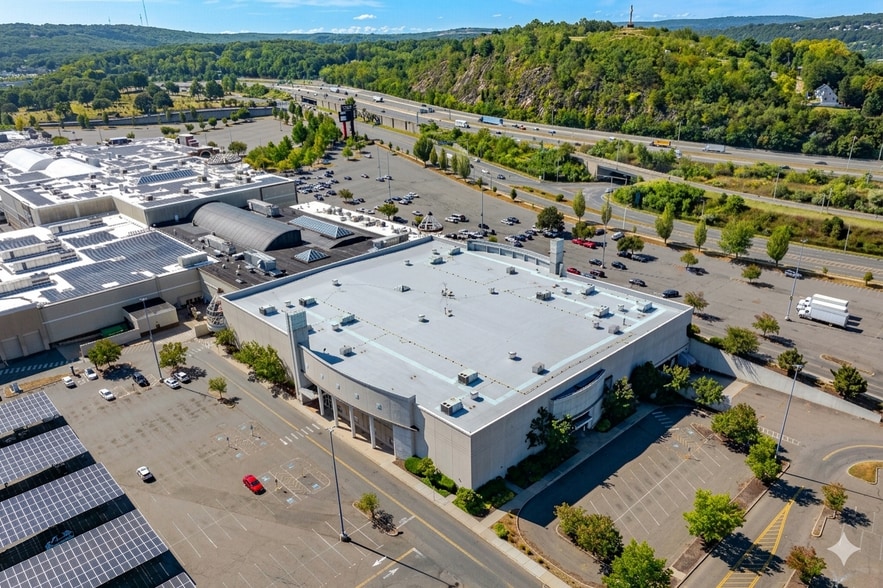 425 Union St, Waterbury, CT for sale - Building Photo - Image 2 of 4