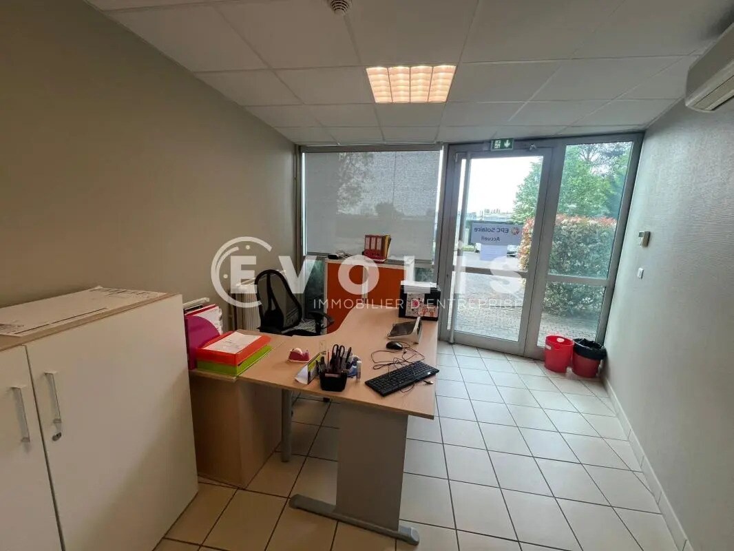 Flex in Chaponost for lease Interior Photo- Image 1 of 15