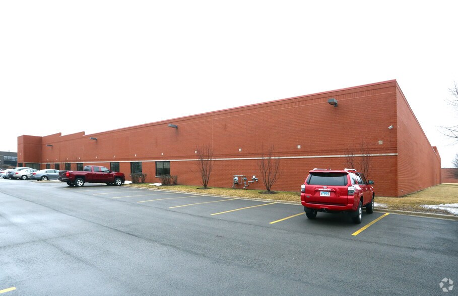 620 Lakeview Pky, Vernon Hills, IL à louer - Photo du bâtiment - Image 2 de 3