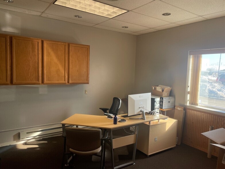 2323 16th Ave S, Moorhead, MN for lease - Building Photo - Image 2 of 2