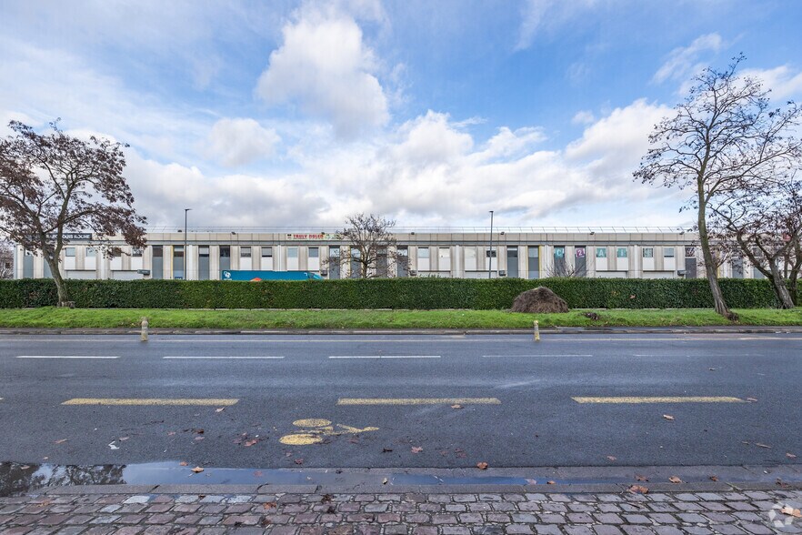86 Avenue Louis Roche, Gennevilliers à louer - Photo du bâtiment - Image 2 de 3
