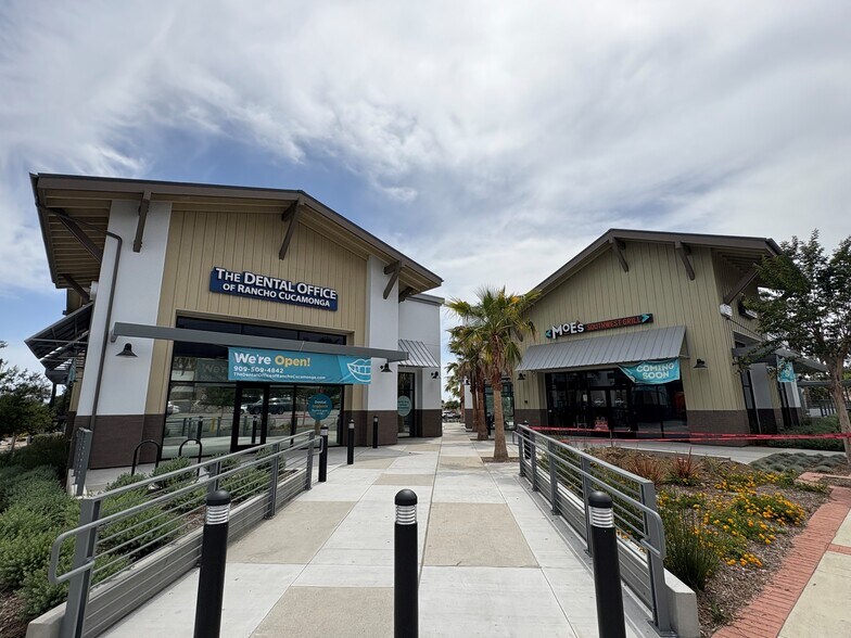 8865-8875 Foothill Blvd, Rancho Cucamonga, CA à louer - Photo du bâtiment - Image 3 de 13