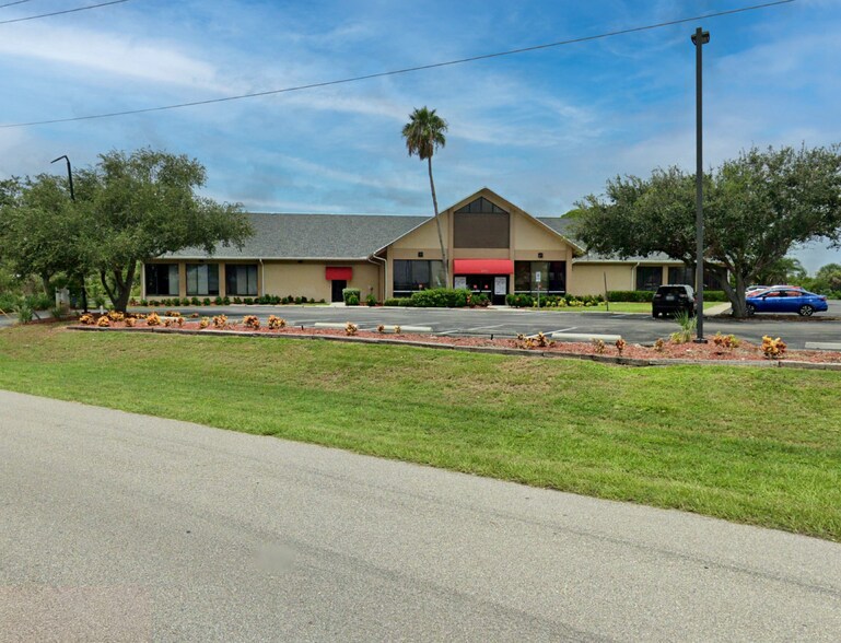 3195 Tamiami Trl, Port Charlotte, FL à vendre - Photo du bâtiment - Image 2 de 3