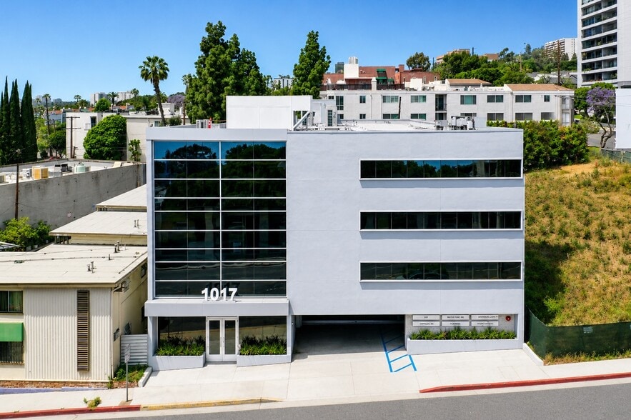 1017 N La Cienega Blvd, West Hollywood, CA for lease - Building Photo - Image 2 of 7