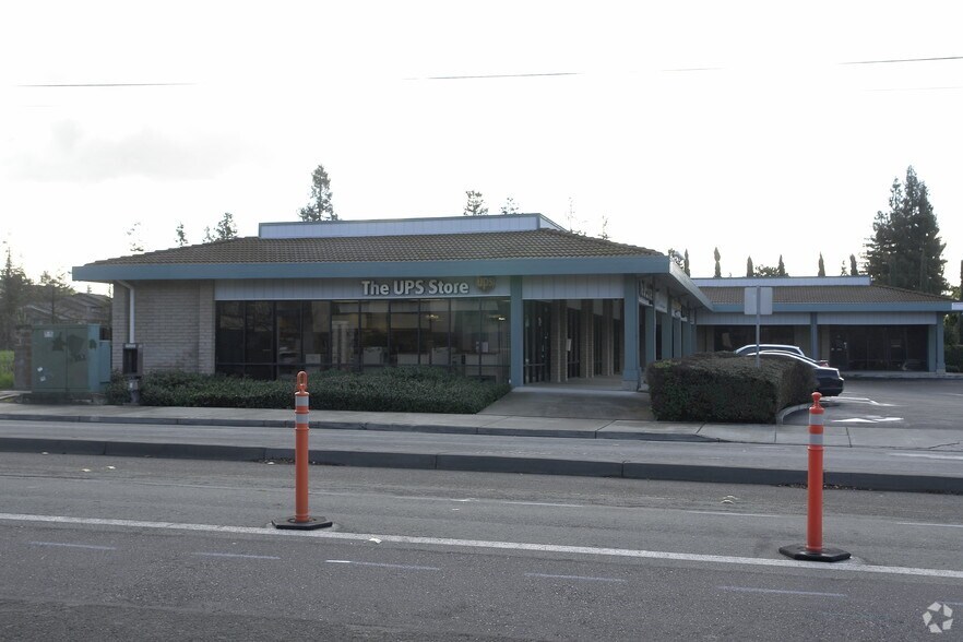 47000 Warm Springs Blvd, Fremont, CA à louer - Photo du bâtiment - Image 3 de 6