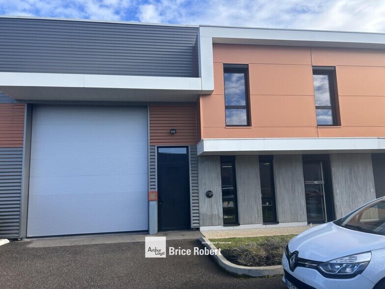 Flex in Meyzieu for lease - Building Photo - Image 1 of 6