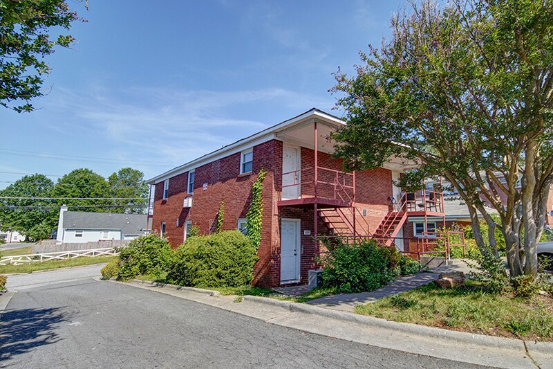 1311 N Main St, Winston-Salem, NC à vendre - Photo du bâtiment - Image 2 de 4