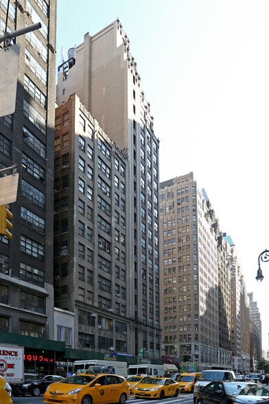 580 Eighth Ave, New York, NY for lease - Primary Photo - Image 1 of 19