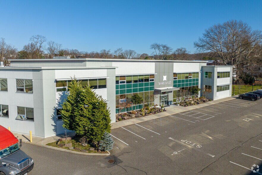 85 Harbor Rd, Port Washington, NY à louer - Photo du bâtiment - Image 1 de 11