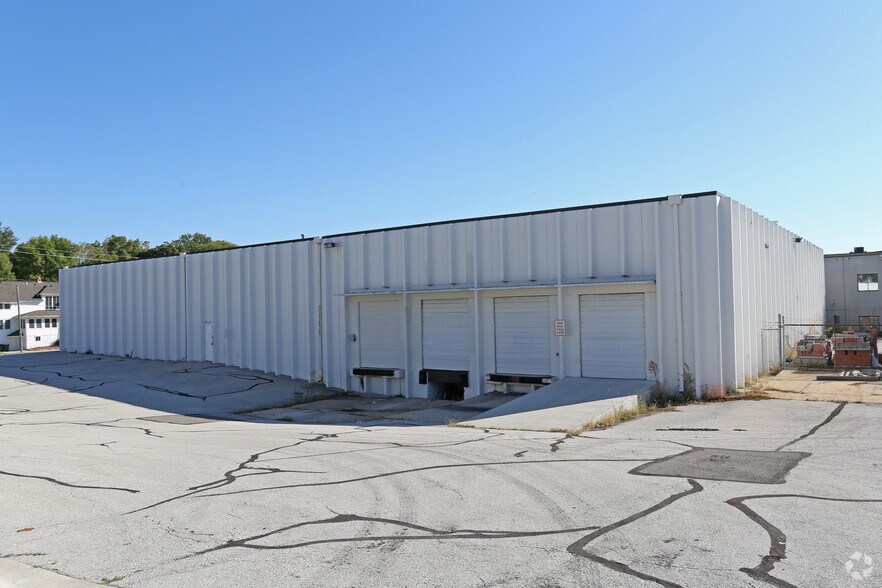 9301 W 53rd St, Merriam, KS à louer - Photo du bâtiment - Image 2 de 6