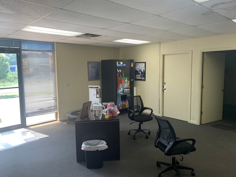 394 Commerce Blvd, Bogart, GA for lease - Building Photo - Image 2 of 10