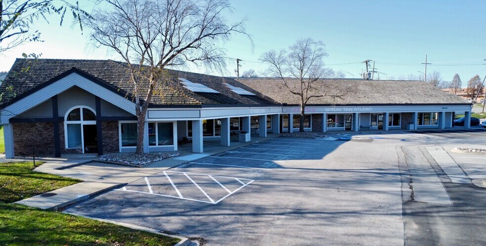 905 SE Langsford Rd, Lee's Summit, MO à louer - Photo du bâtiment - Image 2 de 3