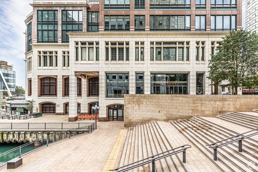 25 Cabot Sq, Londres à louer - Photo du bâtiment - Image 2 de 11