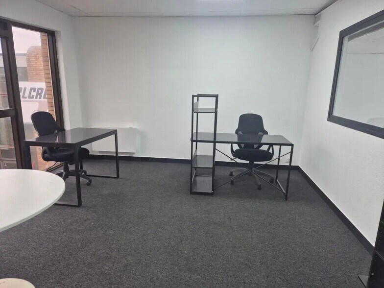 Industrial in Le Thillay for lease - Building Photo - Image 3 of 14