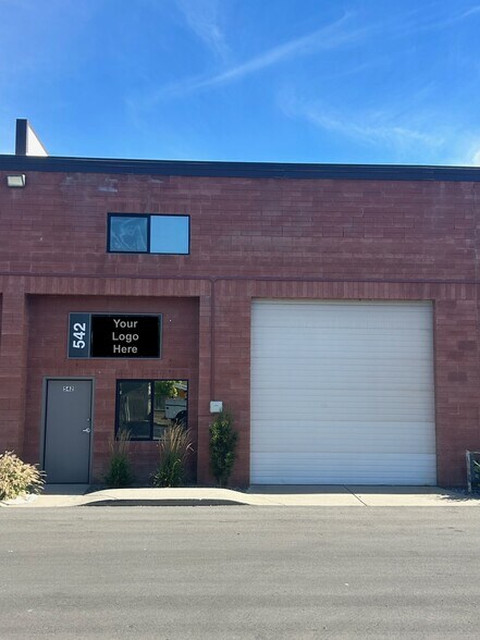 529-559 W 9460 S, Sandy, UT à louer - Photo du bâtiment - Image 3 de 4