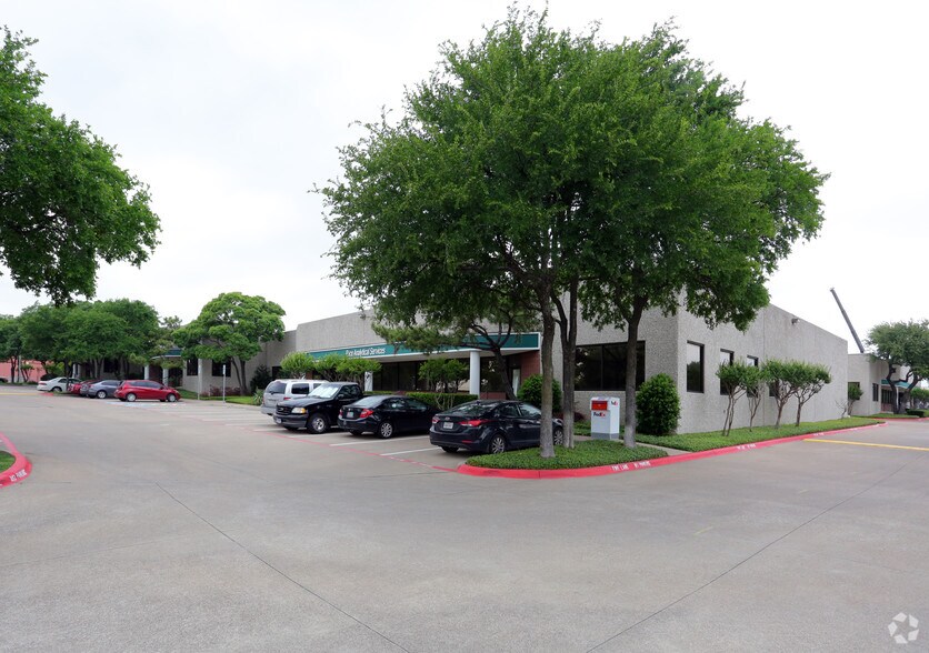 400 W Bethany Dr, Allen, TX à louer - Photo principale - Image 1 de 2