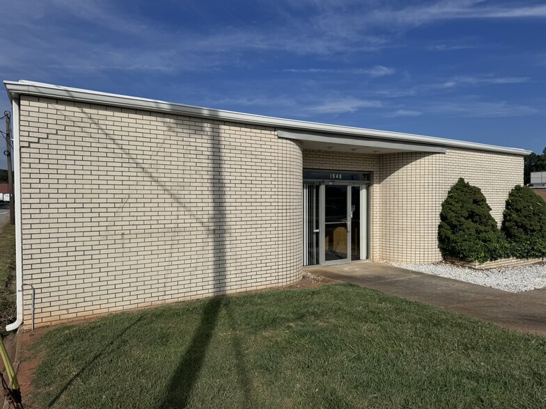 1948 W Green Dr, High Point, NC for lease - Building Photo - Image 2 of 13