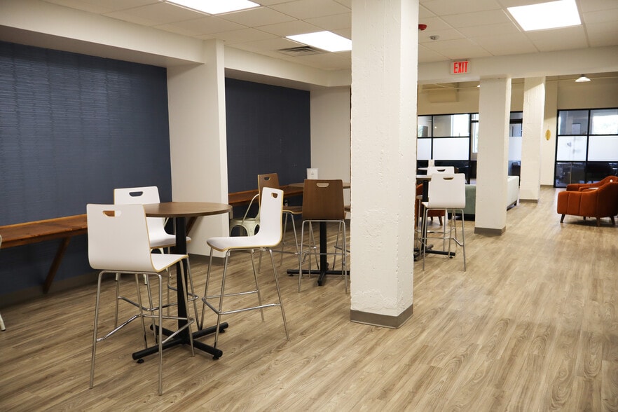 206-210 W 4th St, Winston-Salem, NC for lease - Building Photo - Image 3 of 10