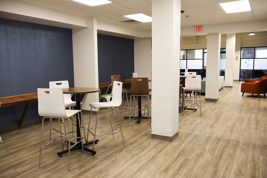 206-210 W 4th St, Winston-Salem, NC à louer - Photo du bâtiment - Image 3 de 10