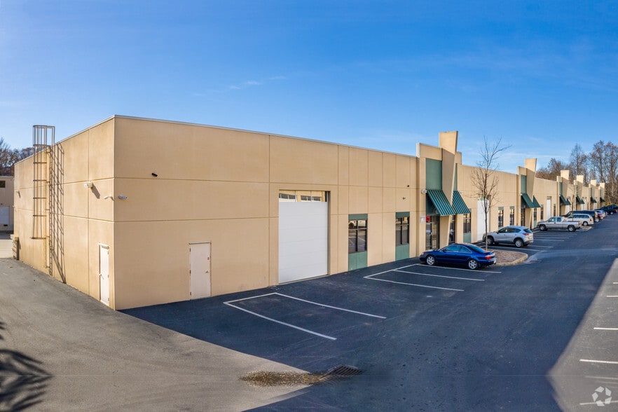 652 Griffith Rd, Charlotte, NC for lease - Primary Photo - Image 1 of 7