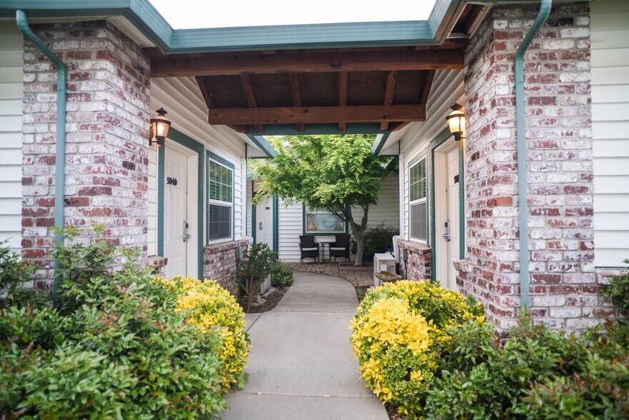210 N Auburn St, Grass Valley, CA à vendre - Photo du bâtiment - Image 3 de 16