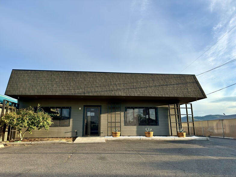 2101 W Main St, Medford, OR for sale - Building Photo - Image 1 of 1