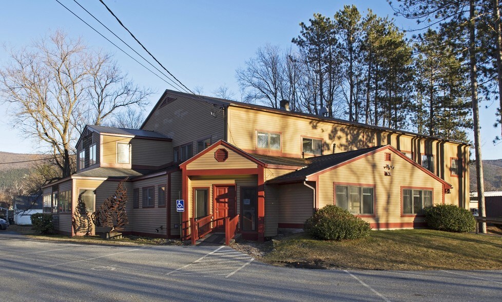 129 Lincoln Ave, Manchester Center, VT à louer - Photo du bâtiment - Image 1 de 2