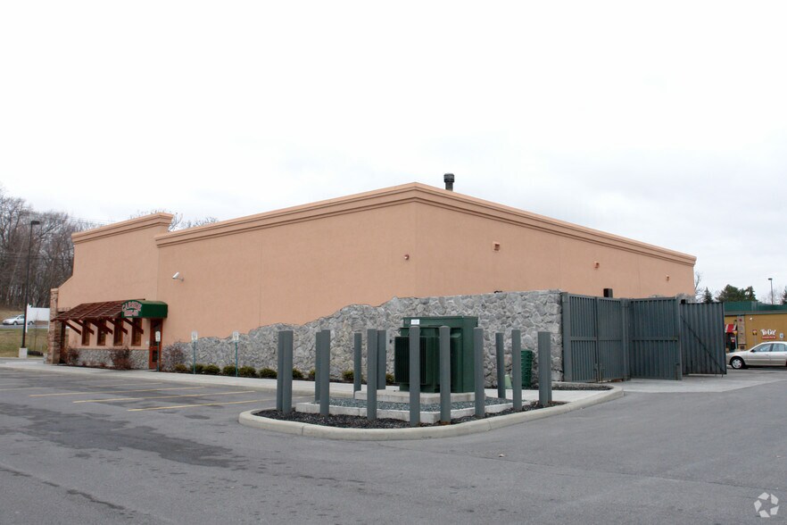 675 Troy Schenectady Rd, Latham, NY à louer - Photo du bâtiment - Image 3 de 13