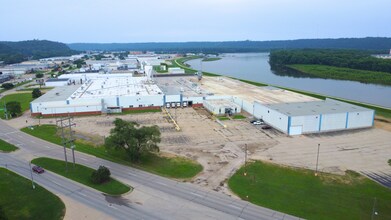 2150 Kerper Blvd, Dubuque, IA à louer Photo du bâtiment- Image 1 de 7