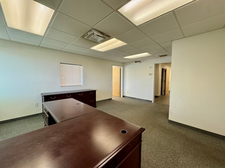 1320 Lincoln Ave, Holbrook, NY for lease - Interior Photo - Image 3 of 28