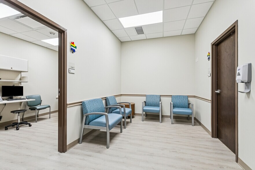 819 W Esplanade Ave, Kenner, LA à louer - Photo du bâtiment - Image 2 de 8