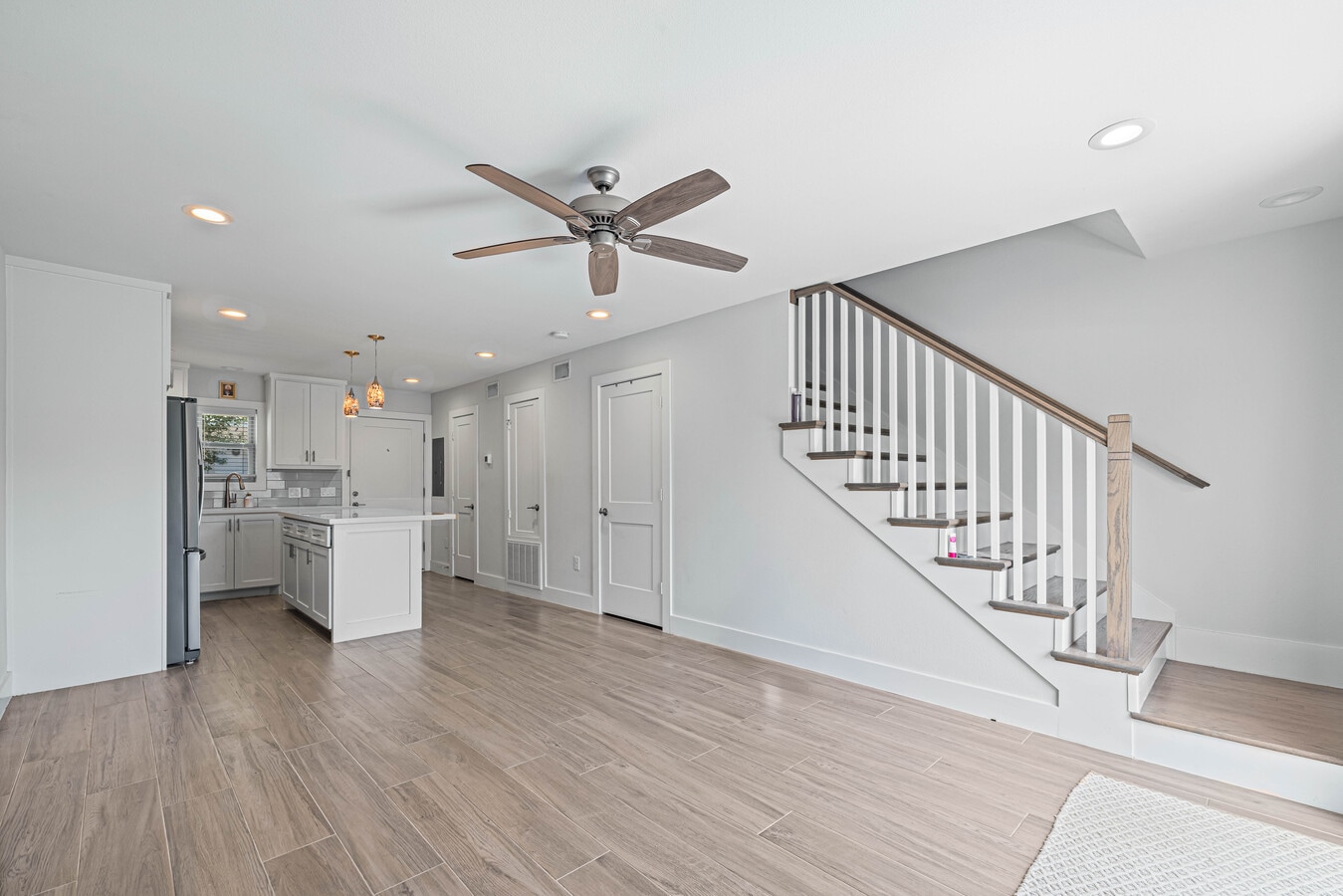 525 11th St, Galveston, TX 77550 - Unit 10 - - Interior Photo - Image 2 of 18