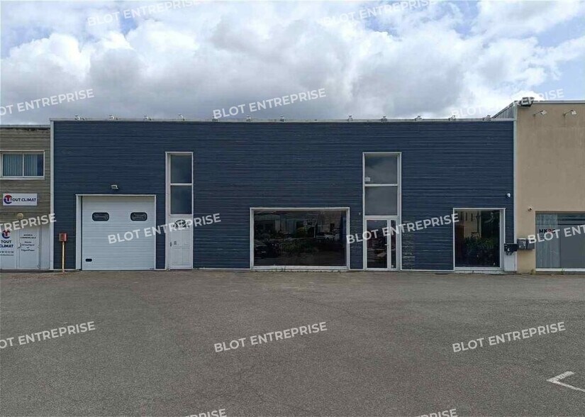 Office in Melesse for lease - Building Photo - Image 2 of 10