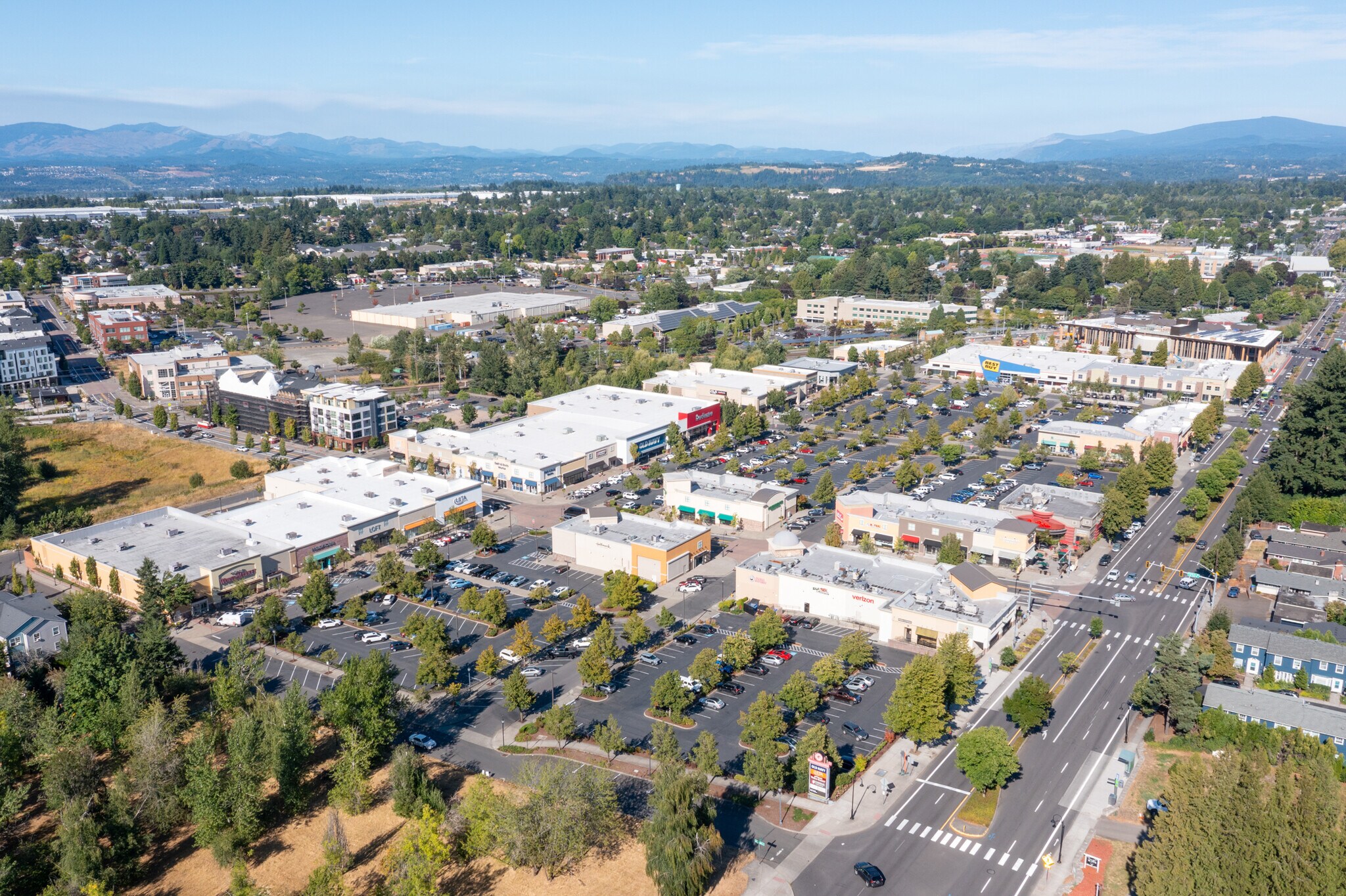 NW Division St, Gresham, OR à louer Photo principale- Image 1 de 14