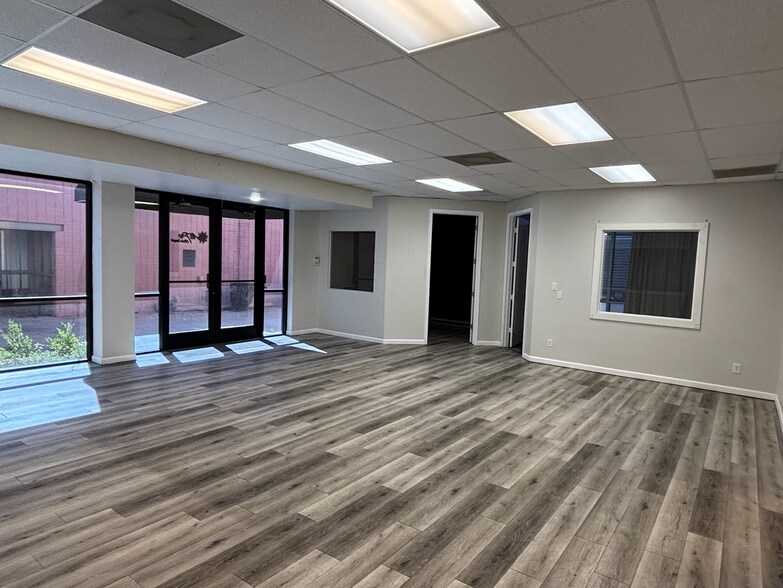 21617 N 2nd Ave, Phoenix, AZ à louer - Photo du bâtiment - Image 3 de 4