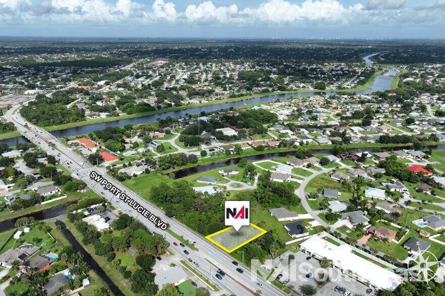 2733 Port St Lucie Blvd, Port Saint Lucie, FL à vendre - Photo du bâtiment - Image 2 de 5