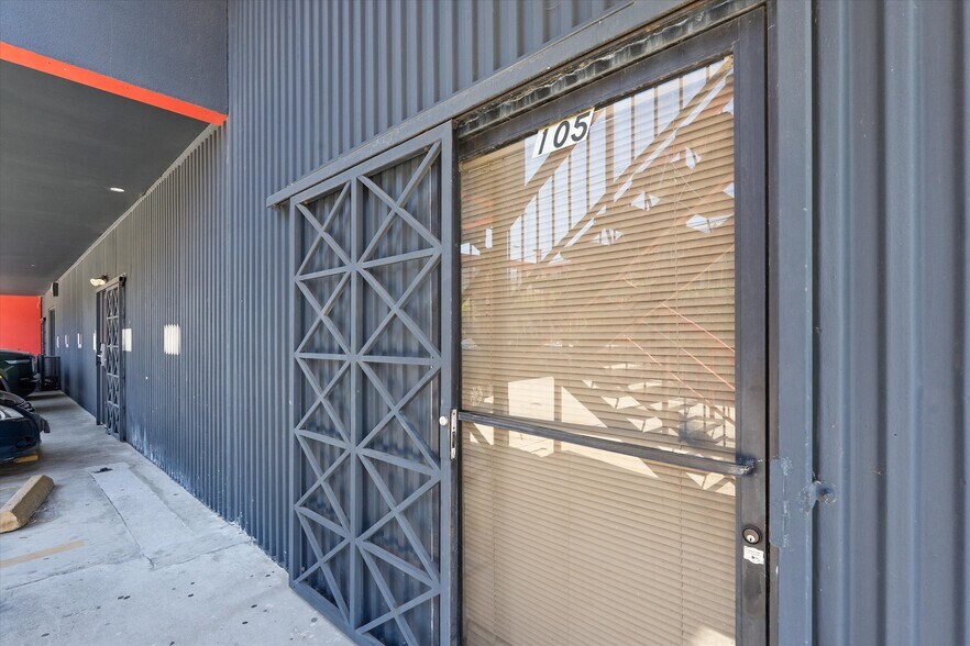 8885 Venice Blvd, Los Angeles, CA à louer - Photo du bâtiment - Image 3 de 13