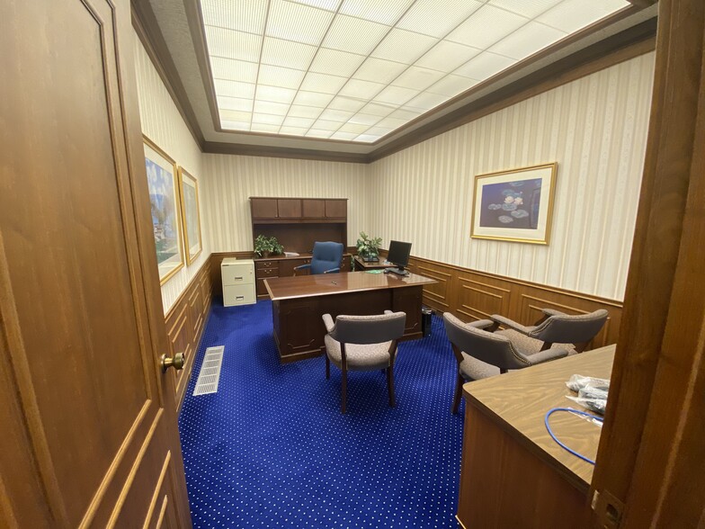 121 E Fifth St, Storm Lake, IA for lease - Interior Photo - Image 2 of 22