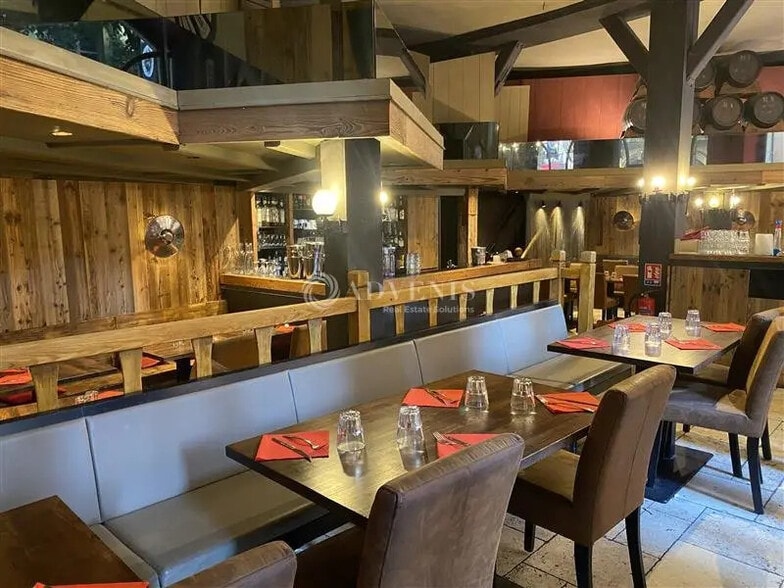 Retail in Lyon for sale - Interior Photo - Image 3 of 3