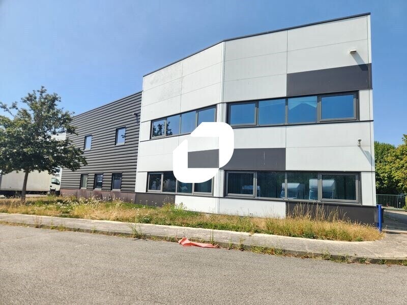 2 Avenue Des 3 Peuples, Montigny-le-Bretonneux for lease Building Photo- Image 1 of 16