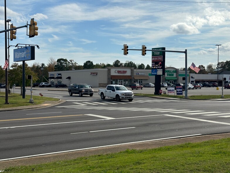 556-564 E Main St, Hohenwald, TN for lease - Building Photo - Image 2 of 4