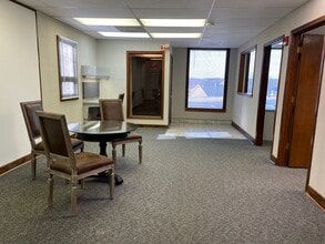 19605 E 40 Hwy, Independence, MO for sale Interior Photo- Image 2 of 31