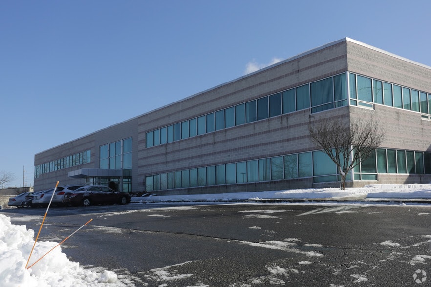 17 Presidential Way, Woburn, MA for lease - Building Photo - Image 3 of 3