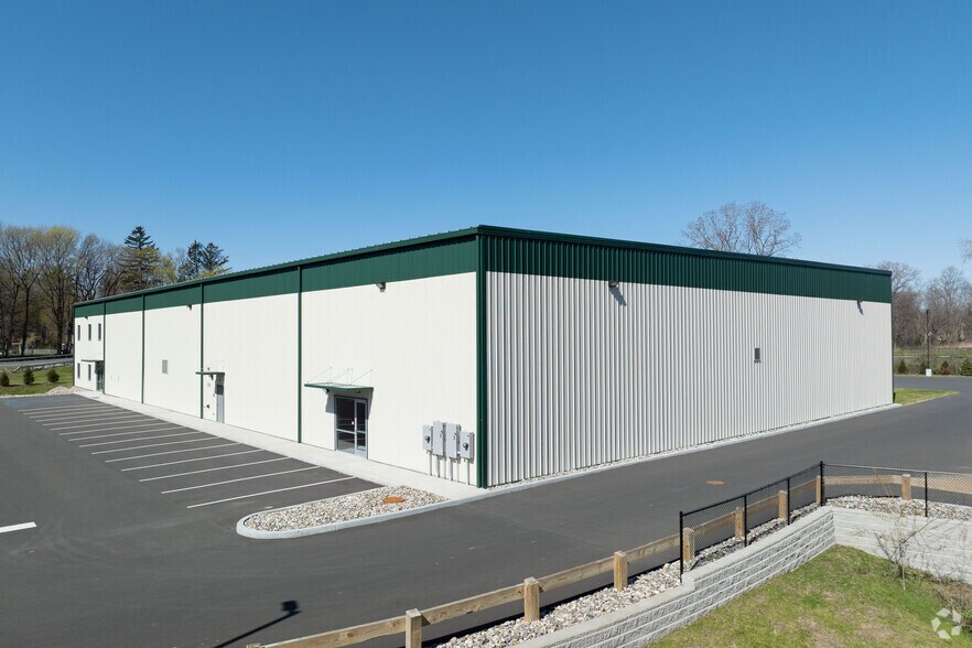 1381 River Road, Selkirk, NY à louer - Photo du bâtiment - Image 3 de 3