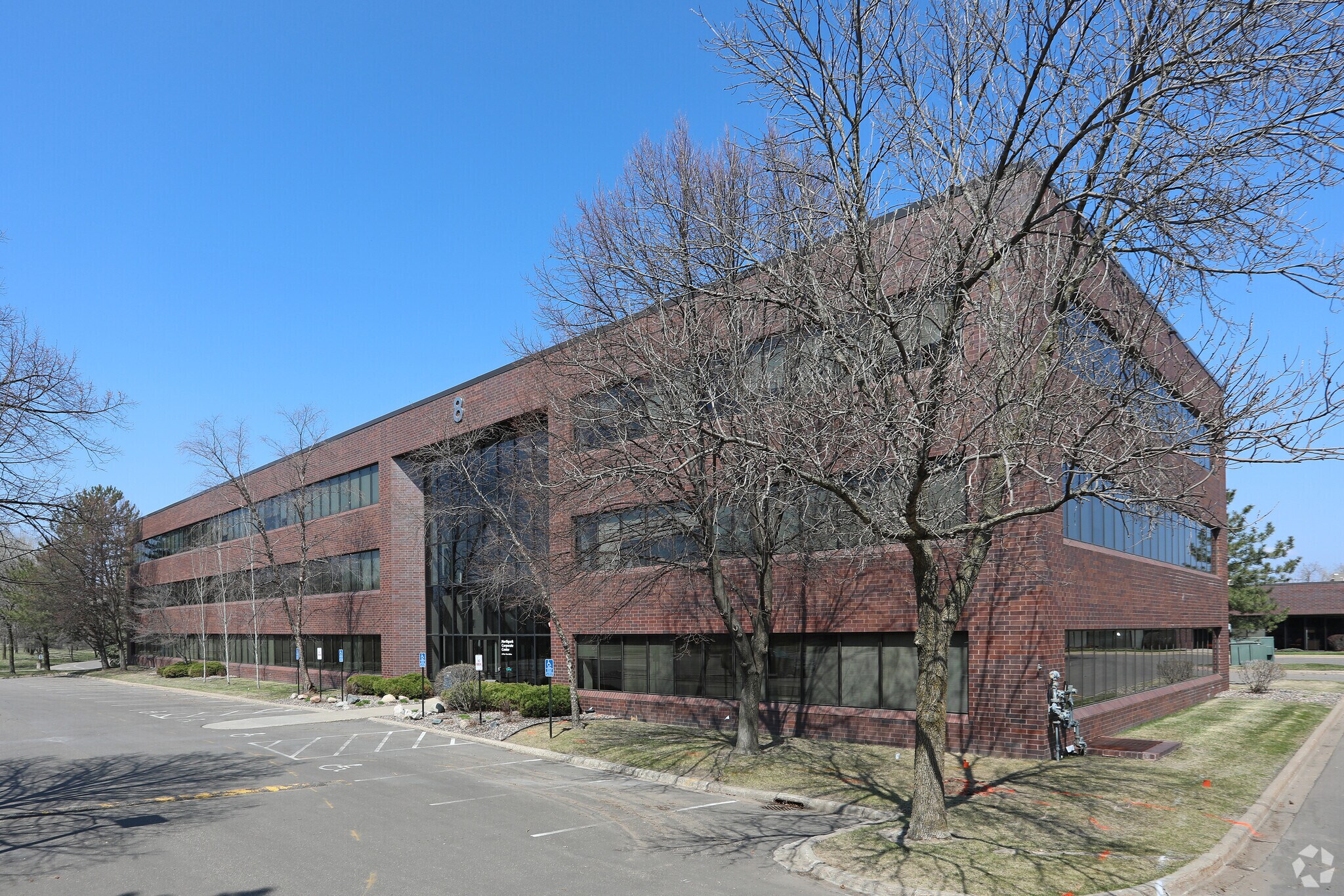 8 Pine Tree Dr, Arden Hills, MN à vendre Photo principale- Image 1 de 5