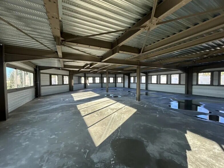 Bureau dans Le Thor à louer - Photo du bâtiment - Image 2 de 5