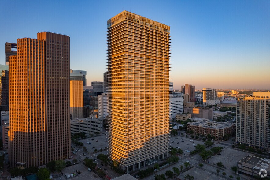800 Bell St, Houston, TX à vendre - Photo du bâtiment - Image 2 de 24