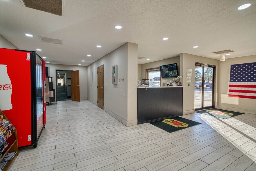 800 Mammoth St, Hot Springs, SD à vendre - Photo du bâtiment - Image 3 de 27
